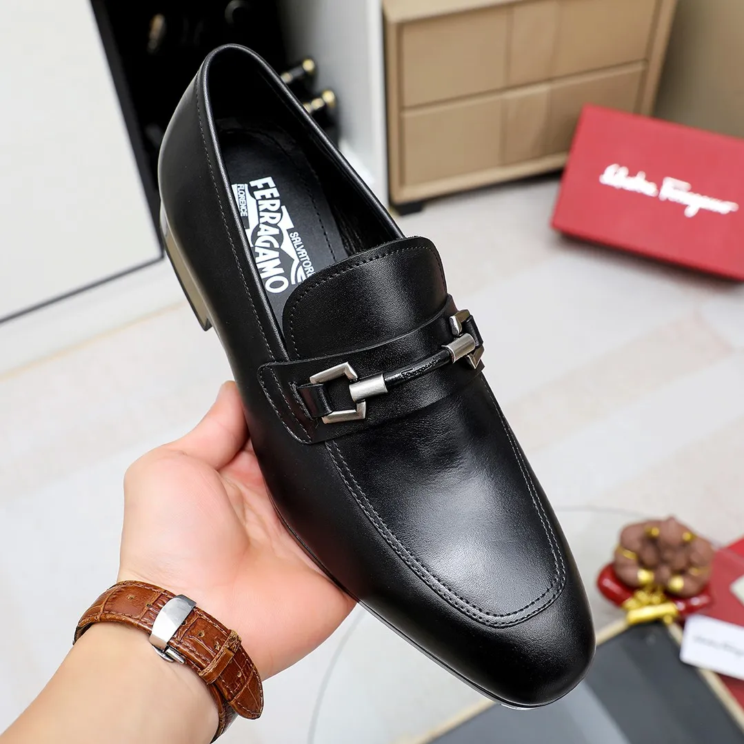 Men's shoes 💰460 🔥Ferragamo's new men's casual slip-on shoes🇨🇳Official website original 1:1 mold, original quality💯Fine workmanship, high-end luxury☘The upper is made of imported Italian first-layer cowhide🌴Luxurious water dyeing🐂Leather lining🍓Rubber wear-resistant and non-slip outsole, breathable and comfortable to wear🍍The first choice for high-grade men, 5 colors available! Code number 38-44 (45.46. Customized)